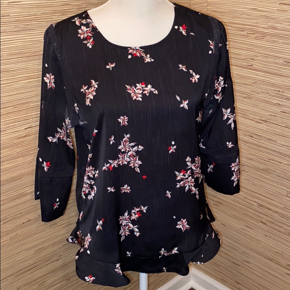 Apt. 9 black red white flower flowy top medium EUC